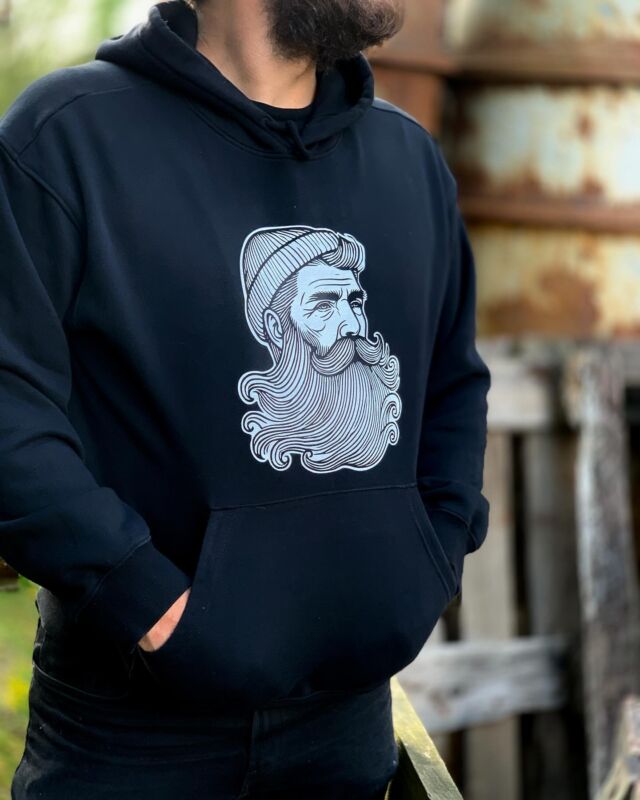 Ihr sucht noch nach einem neuen Lieblingspulli oder einem Geschenk? Dann ist unser Seemann Hoodie genau das Richtige für euch 🌊

#seemann #sea #sealife #beach #sailor #hafen #hoodie #pullover #siebdruck #printmaker #printing #meer #meerliebe #fernweh #küste #küstenkind #handmade #diy