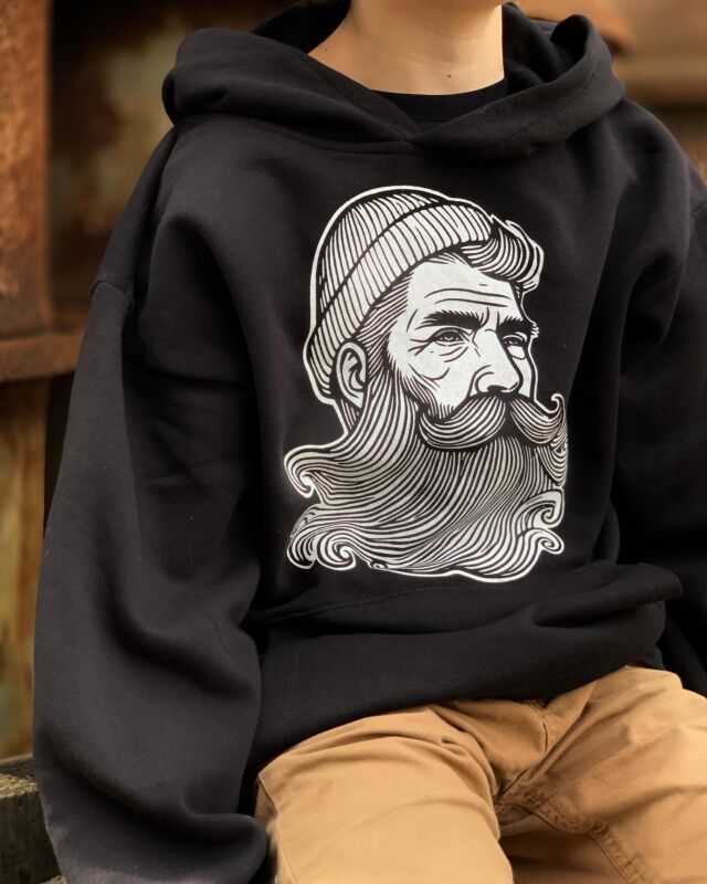 Unsere Seemann Hoodies und T-Shirts gibt’s übrigens auch in Kindergrößen 🌊

#siebdruck #print #printmaker #textildruck #textildesign #seemann #sailor #hoodie #tshirtdesign #tshirtprinting #design #sea #meerliebe #küste #küstenkind #beach #pullover