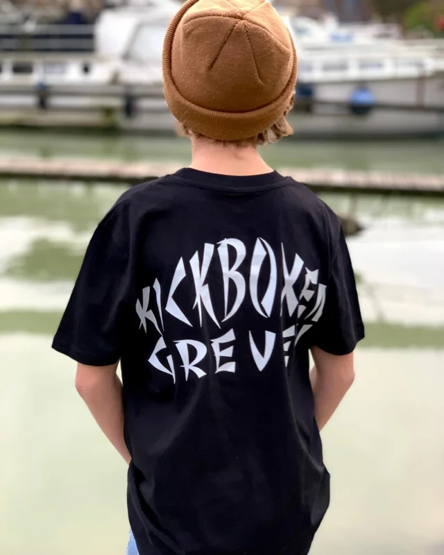 Wir bedrucken eure Shirts und Hoodies ⚓️
Egal ob für Vereins-Arbeits-oder Alltagskleidung, wir finden gemeinsam das, worin du dich wohlfühlst 🌊

#druck #siebdruck #printing #vereinskleidung #arbeitskleidung #drucken #printmaking #handmade #plotter #plotterliebe #plotten